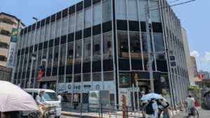 「Olive LOUNGE 町屋店」外観 – 三井住友銀行町屋支店2階に新オープンしたシェアラウンジの様子