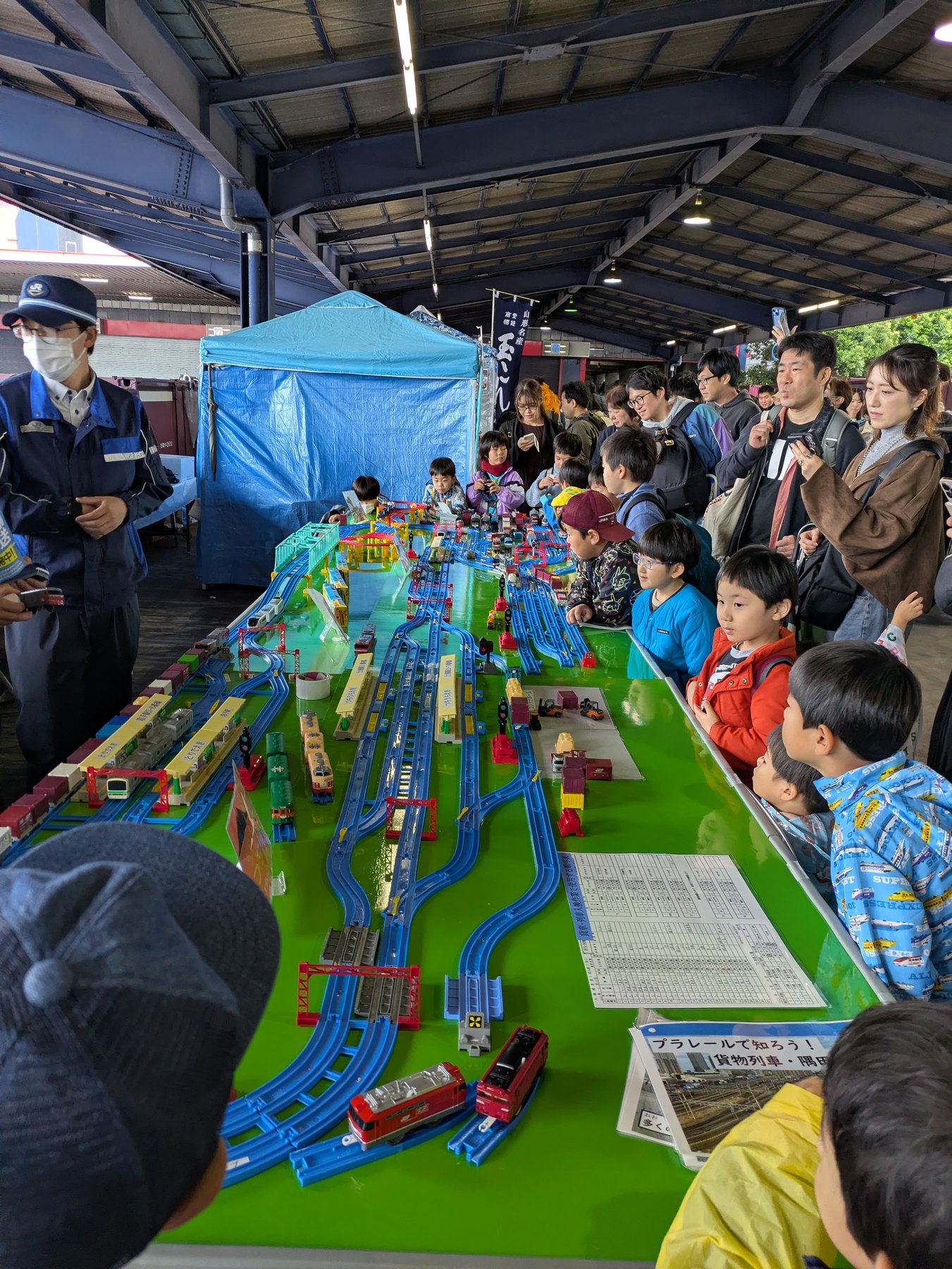プラレールの貨物列車展示コーナー(昨年の様子)